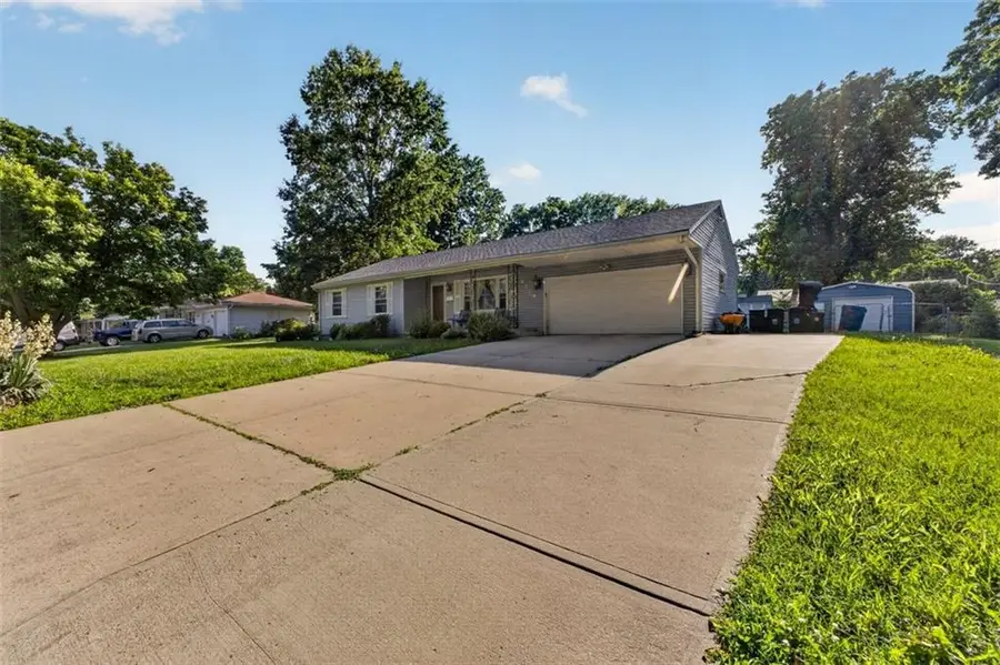 6204 Hedges Avenue, Raytown, MO 64133 - #2