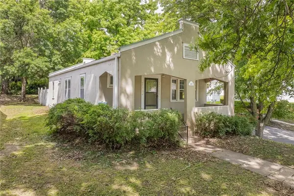 1402 S 30th Street, St Joseph, MO 64507