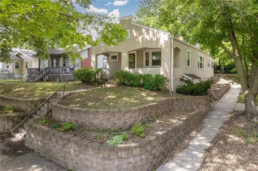 1402 S 30th Street, Saint Joseph, MO 64507 - #2
