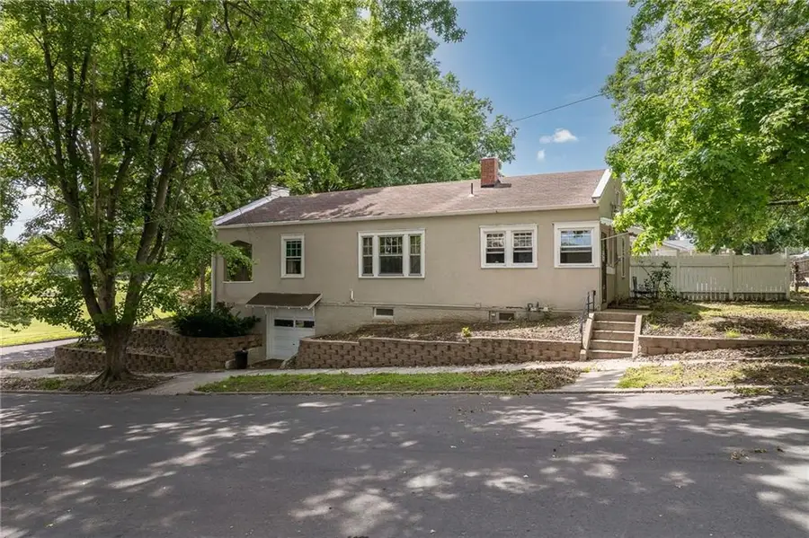 1402 S 30th Street, Saint Joseph, MO 64507 - #3