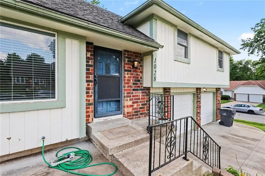 1028 S Lindenwood Drive, Olathe, KS 66062 - #3
