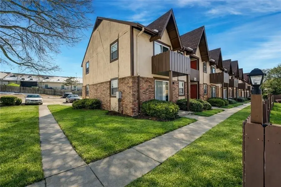 6228 Robinson Street #4, Overland Park, KS 66202 - #2