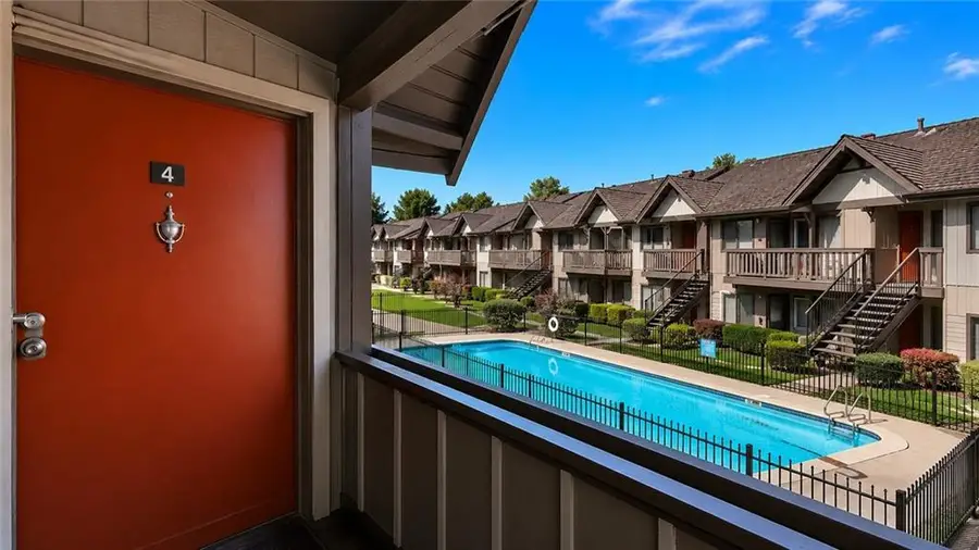 6228 Robinson Street #4, Overland Park, KS 66202 - #3