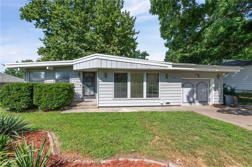 6104 N Garfield Avenue, Gladstone, MO 64118 - #1