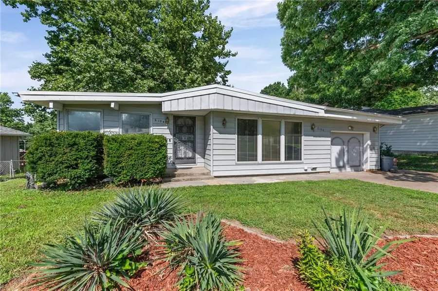 6104 N Garfield Avenue, Gladstone, MO 64118 - #3