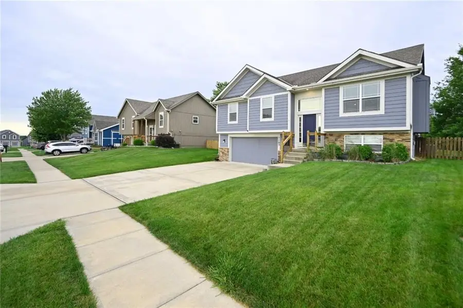 1103 E 18th Street, Kearney, MO 64060 - #3