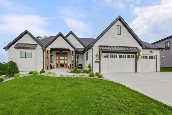 2270 Scenic View Drive, Riverside, MO 64150