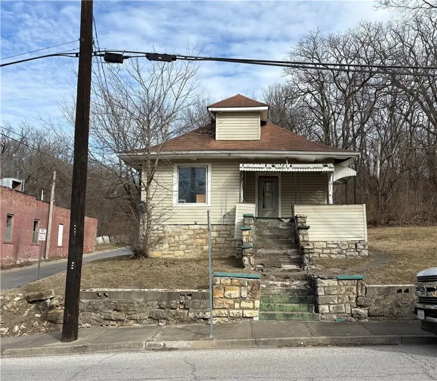 643 N Main Street, Excelsior Springs, MO 64024 - #1