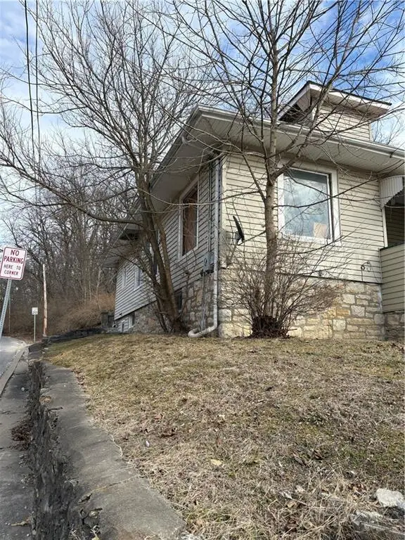 643 N Main Street, Excelsior Springs, MO 64024 - #2