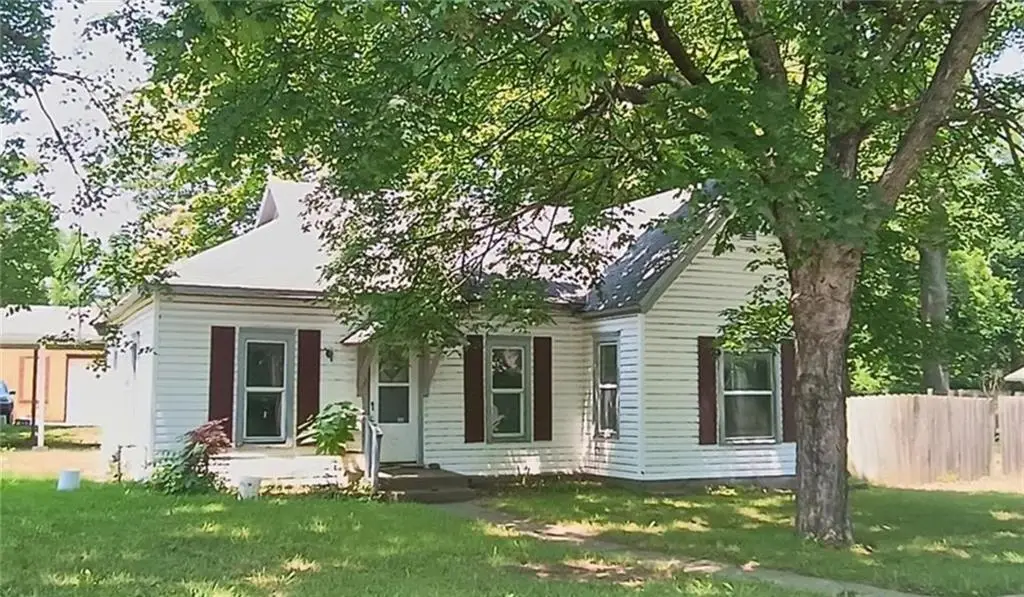 1301 N Washington Street, Nevada, MO 64772 - #1