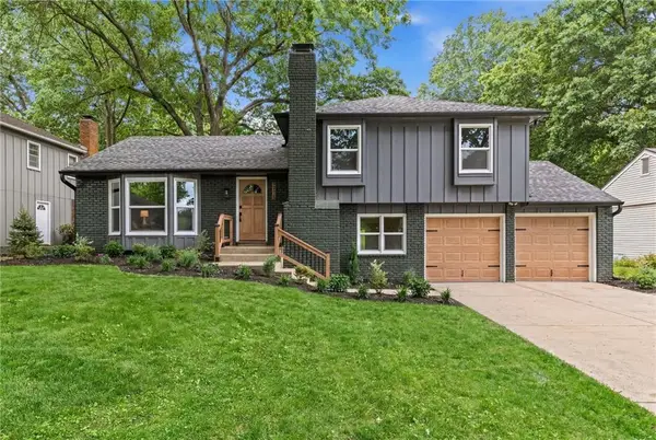 9724 Slater Lane, Overland Park, KS 66212