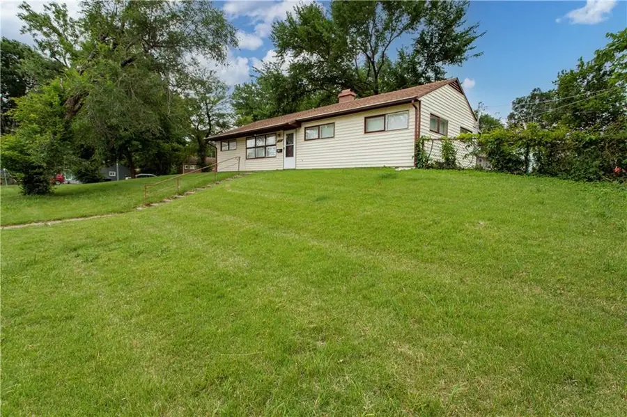 7805 E 114th Street, Kansas City, MO 64134 - #2