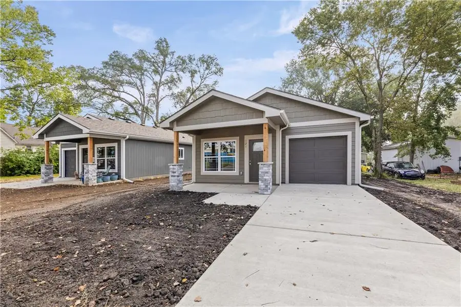 121 S Cedar Street, Ottawa, KS 66067 - #2