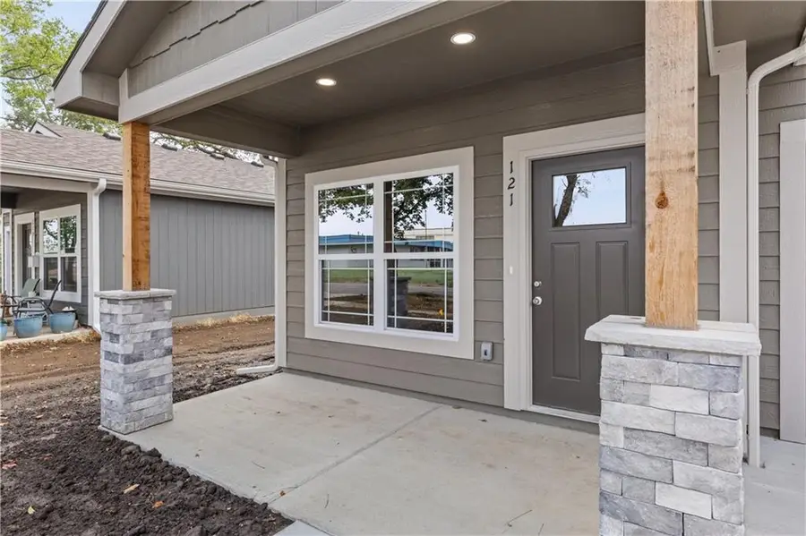 121 S Cedar Street, Ottawa, KS 66067 - #3