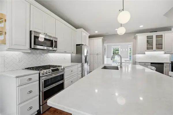 5210 W 157th Terrace, Overland Park, KS 66224