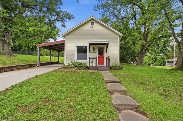 49 Santa Fe Street, Leavenworth, KS 66048