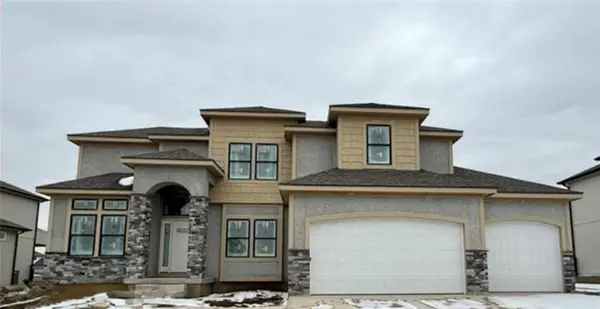 3133 SW Summit View Trail, Lee's Summit, MO 64082