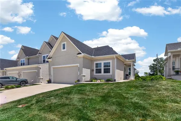 4021 NE Sagamore Drive #D, Lee's Summit, MO 64064