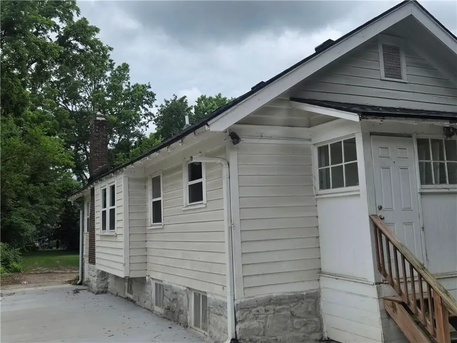 714 E 54th Terrace, Kansas City, MO 64110 - #2