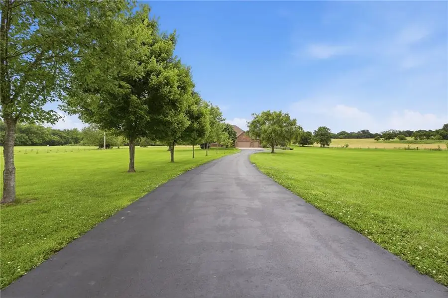 31502 E Heidelberger Road, Buckner, MO 64016 - #2