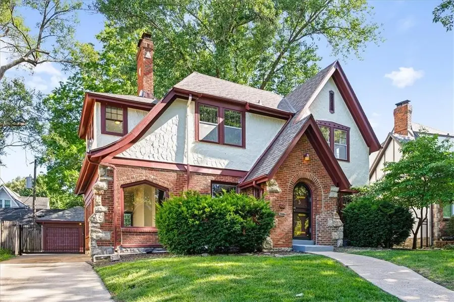 627 W 70 Street, Kansas City, MO 64113 - #2