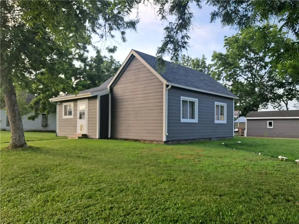 309 W Lake Street, McLouth, KS 66054 - #1
