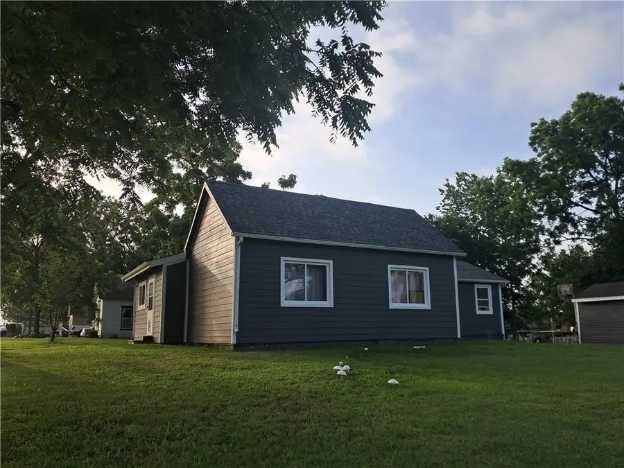 309 W Lake Street, McLouth, KS 66054 - #3