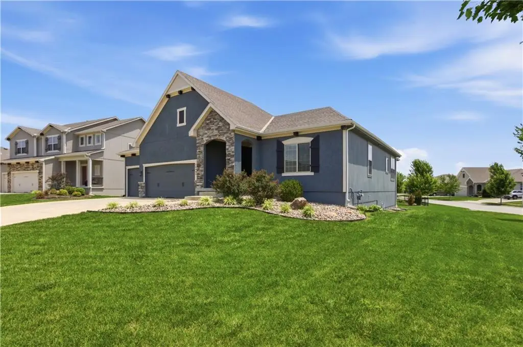 16989 S Heatherwood Street, Olathe, KS 66062 - #1