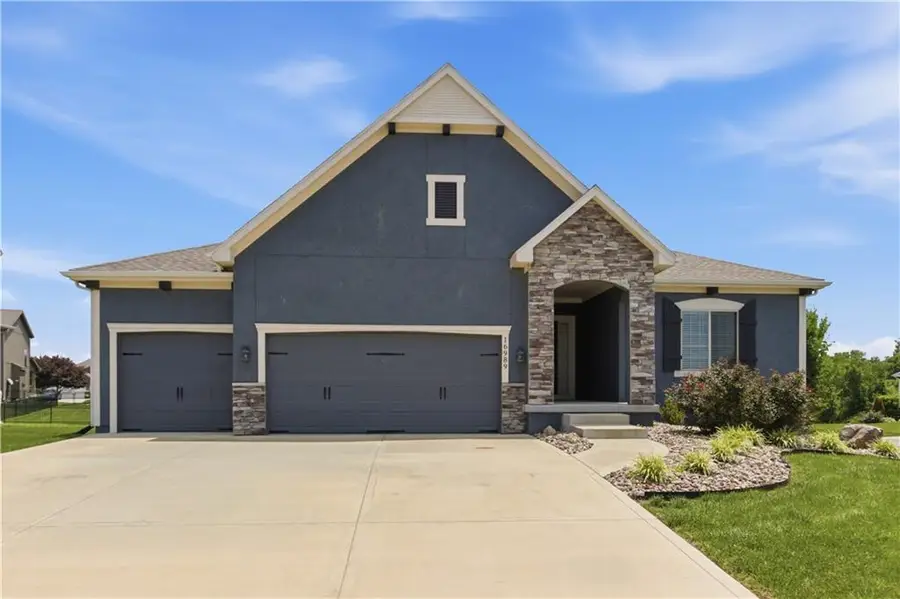 16989 S Heatherwood Street, Olathe, KS 66062 - #2