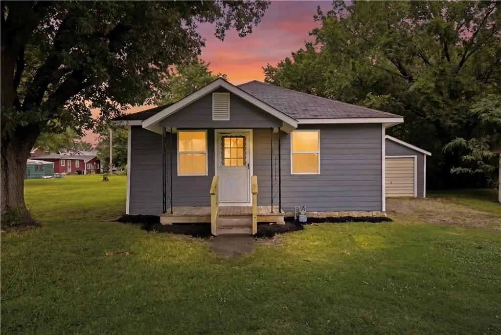 914 N 11th Street, Neodesha, KS 66757 - #1