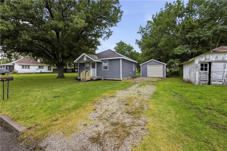 914 N 11th Street, Neodesha, KS 66757 - #2