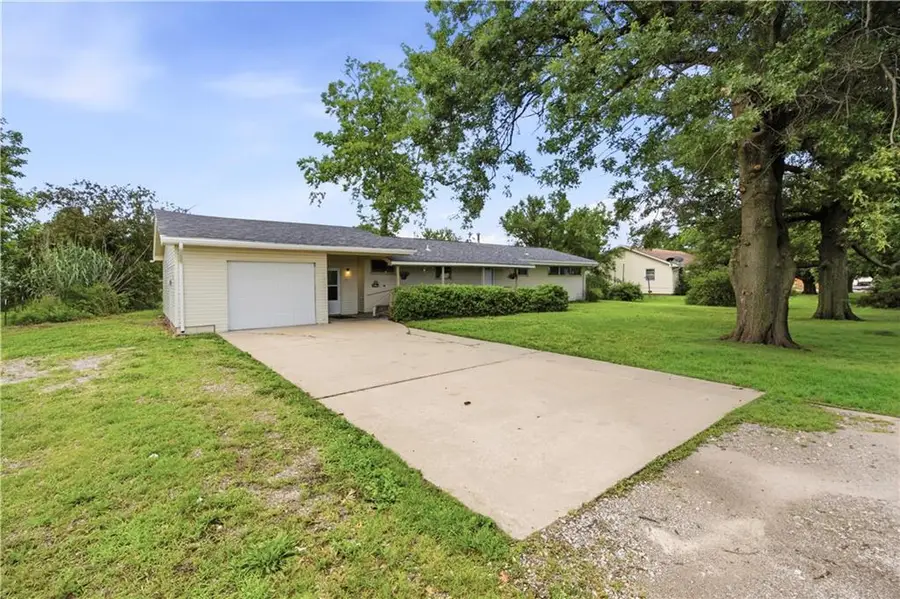 1116 N 3rd Street, Fredonia, KS 66736 - #2