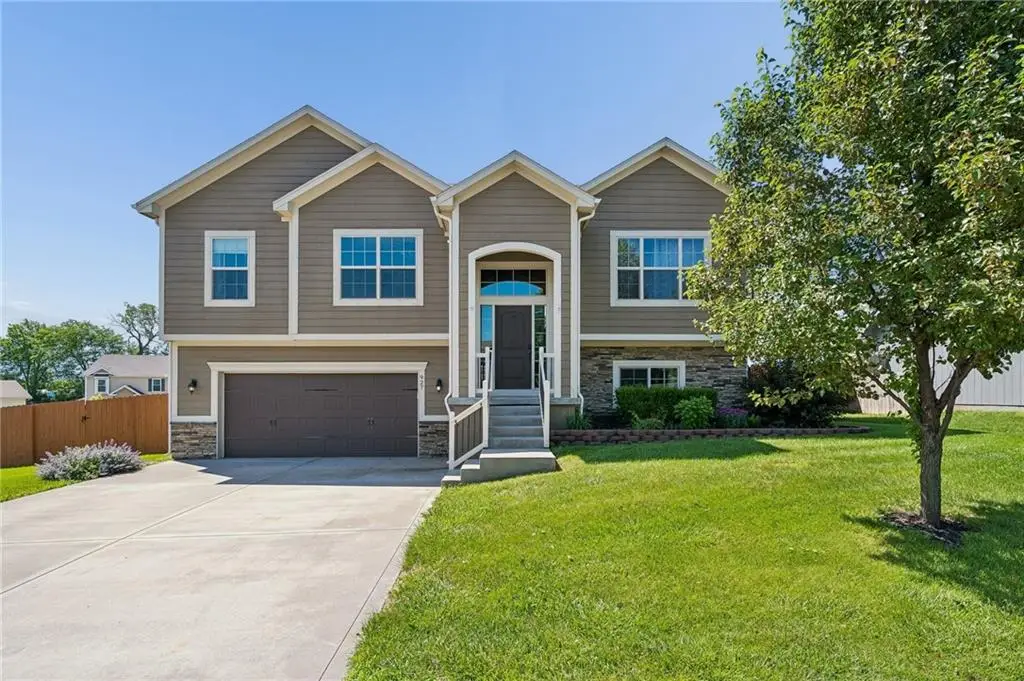 927 NW Long Drive, Grain Valley, MO 64029 - #1