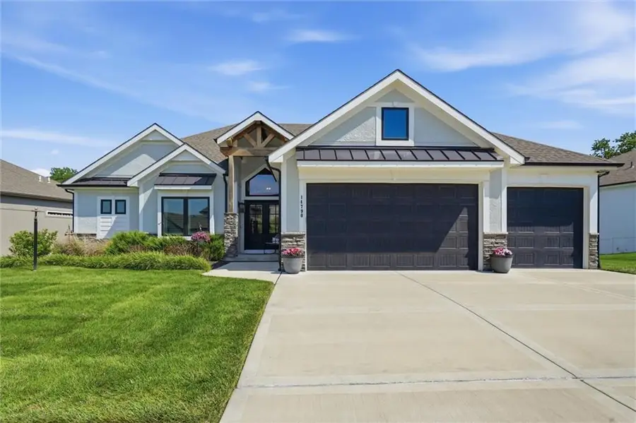14790 Thousand Oaks Place, Parkville, MO 64152 - #2