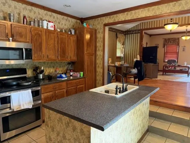 901 E 5th Street, Altamont, KS 67330 - #3