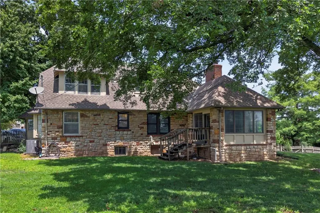 609 E 92nd Terrace, Kansas City, MO 64131 - #1