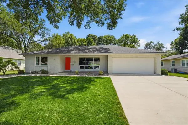 6723 W 66th Street, Overland Park, KS 66202