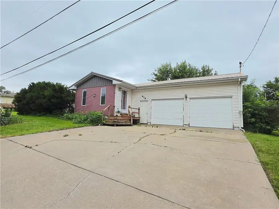218 Warren Avenue, Garnett, KS 66032 - #2