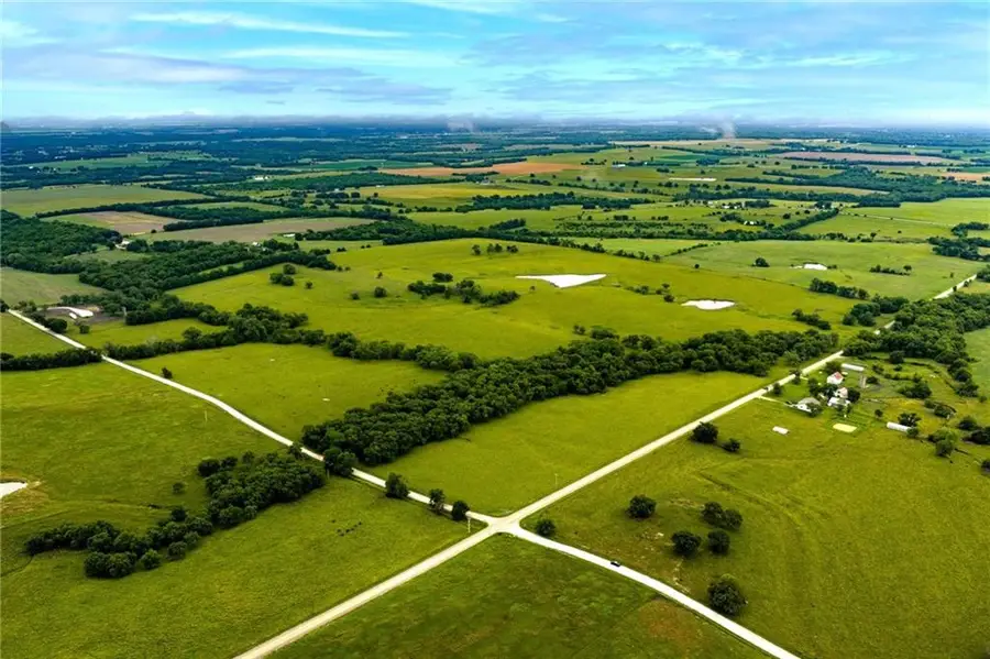 921 N 100th Road, Baldwin City, KS 66006 - #3