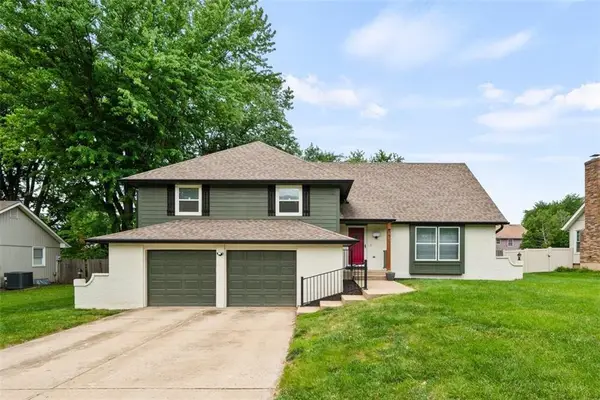 901 NW Springwood Drive, Blue Springs, MO 64015