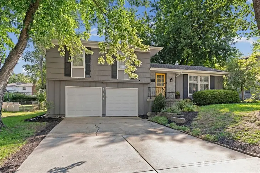 10705 Walrond Avenue, Kansas City, MO 64137 - #2