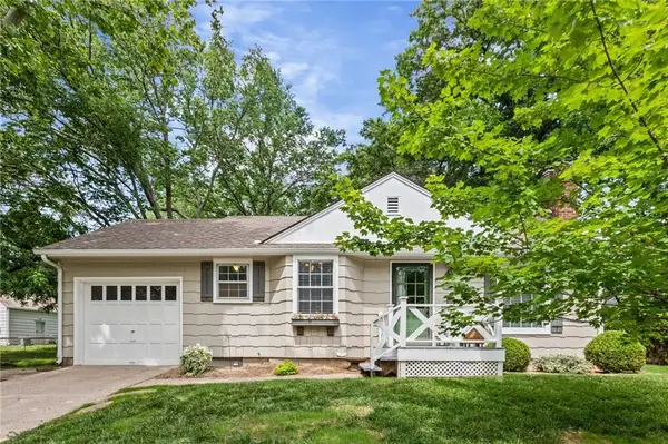 5227 Rosewood Drive, Roeland Park, KS 66205