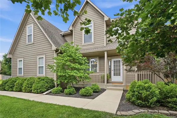 15776 S Madison Drive, Olathe, KS 66062