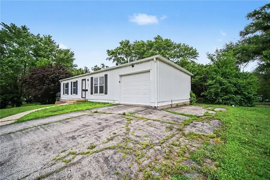 6000 E 152nd Street, Grandview, MO 64030 - #3