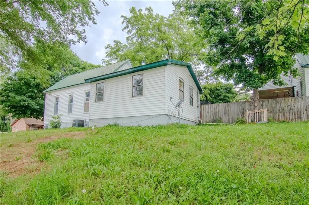 104 W Osage Street, Warsaw, MO 65355 - #1