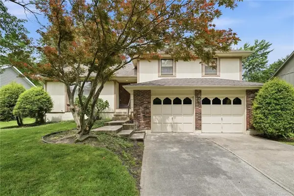302 NE Noeleen Lane, Lee's Summit, MO 64086