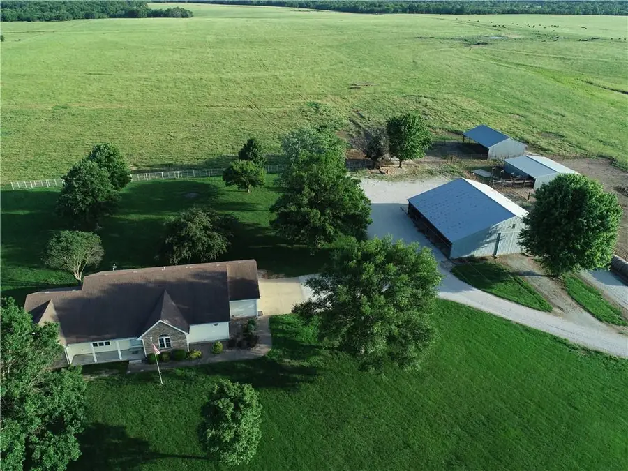 30919 W 363rd Street, Osawatomie, KS 66064 - #2