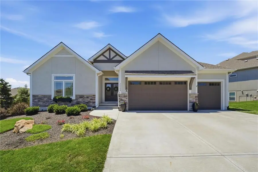 11584 S Roundtree Street, Olathe, KS 66061 - #2