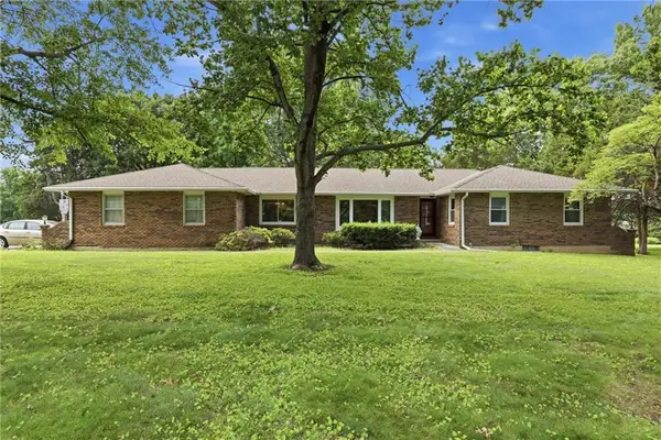 15960 Nall Avenue, Stilwell, KS 66085