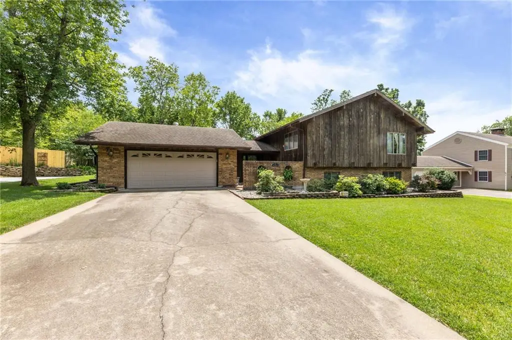 21 W Edwards Street, Iola, KS 66749 - #1